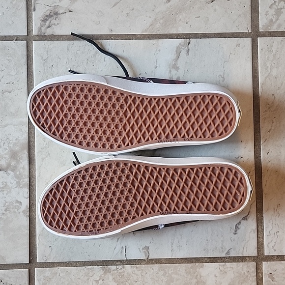 Size 8.5 mens Vans shoe NWT - Picture 2 of 2